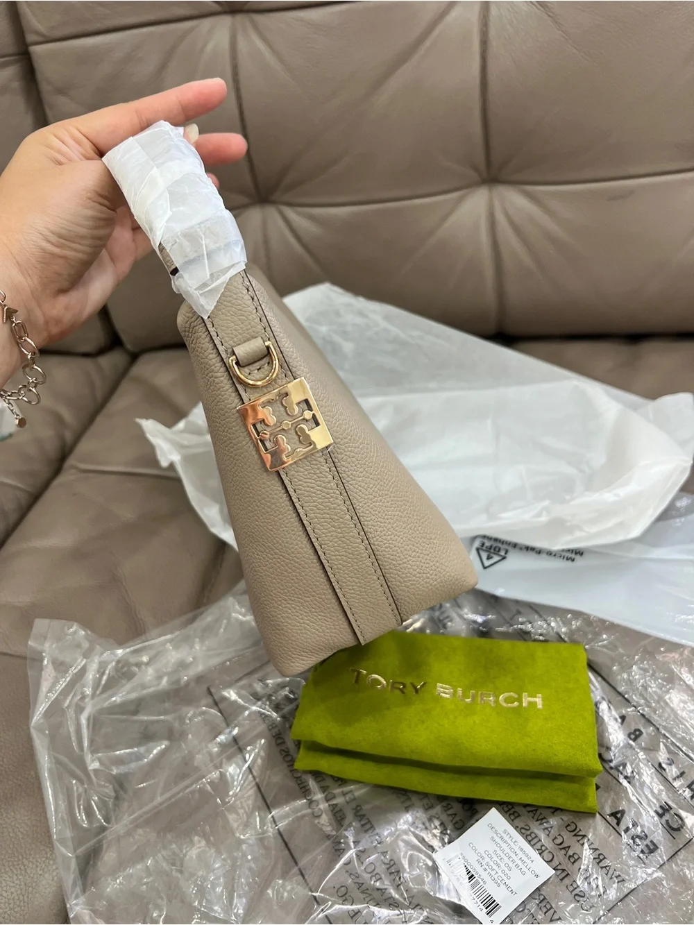 NWT TORY BURCH   MELLOW SHOULDER BAG SOFT CEMENT